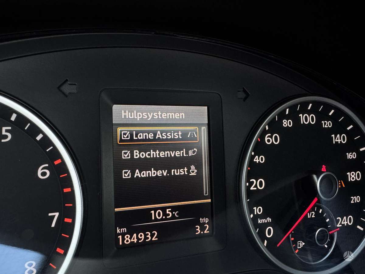 Volkswagen Tiguan 2012 — photo 16