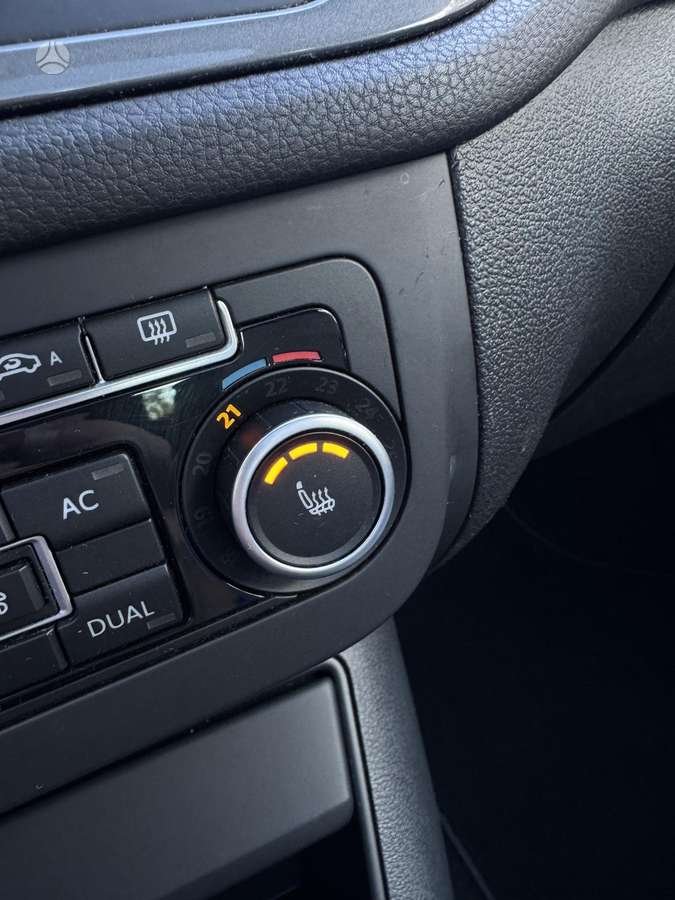Volkswagen Tiguan 2012 — photo 18