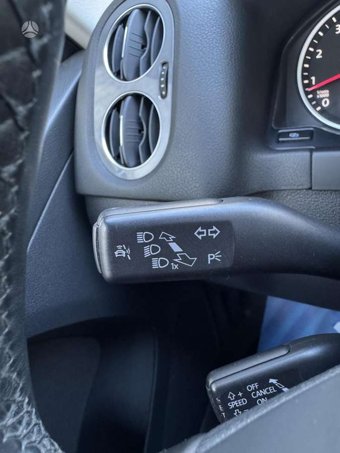 Volkswagen Tiguan 2012 — photo 21