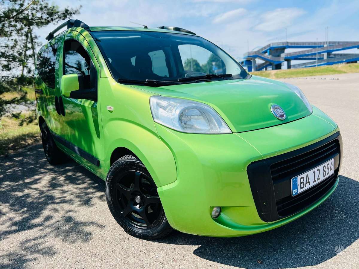 Fiat Qubo 2011 — вигляд ззаду