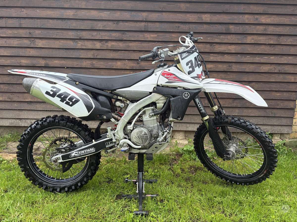 Yamaha YZF 2014 — rear view