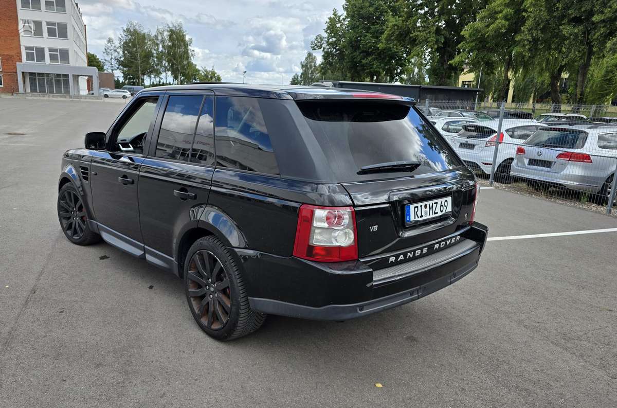 Land Rover 2009 — engine 3628 cm³, 272 HP (200kW)