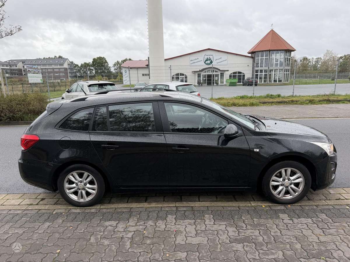 Chevrolet Cruze 2013 — engine 1700 cm³, 131 HP (96kW)