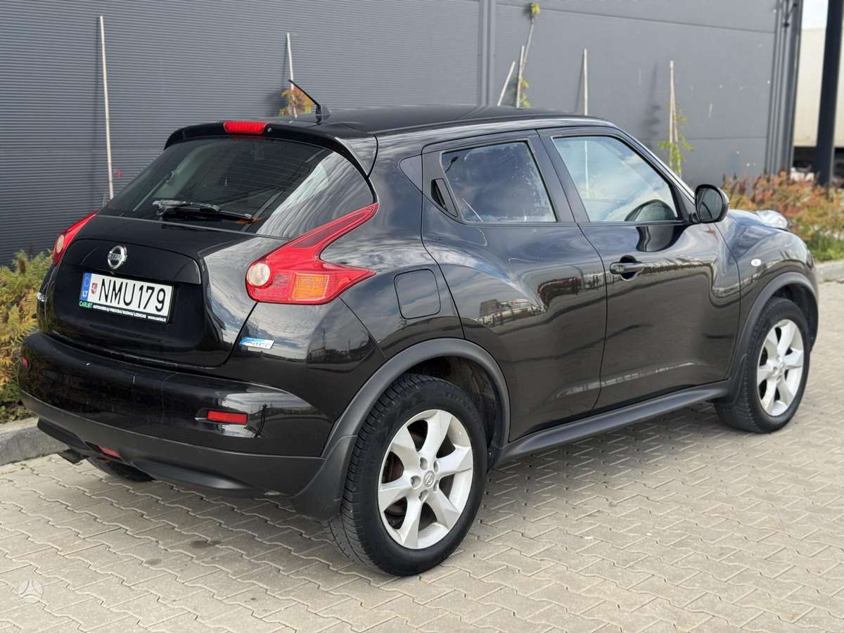 Nissan Juke 2011 — салон