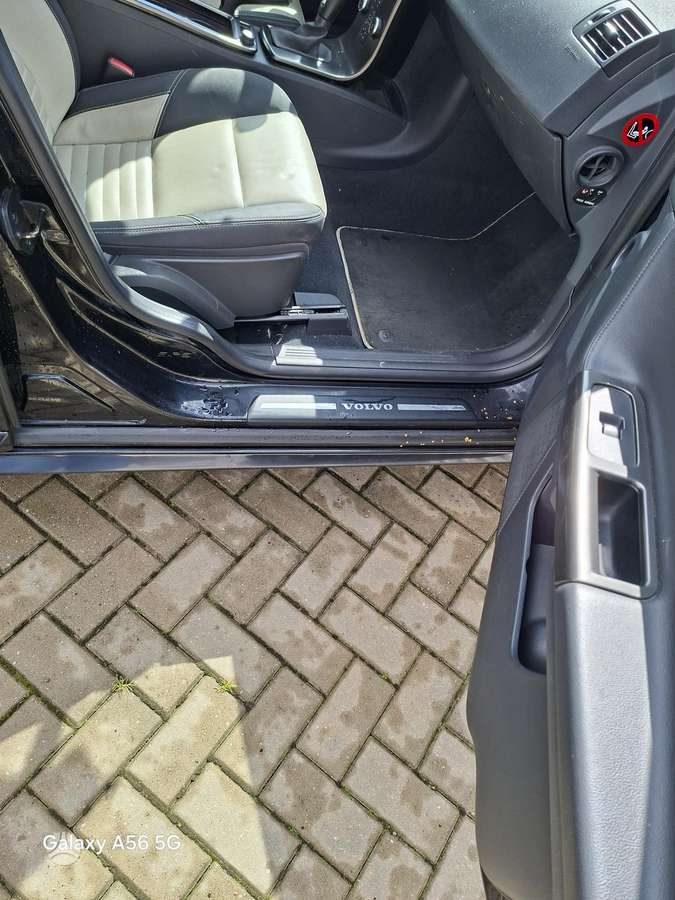 Volvo V50 2010 — photo 14