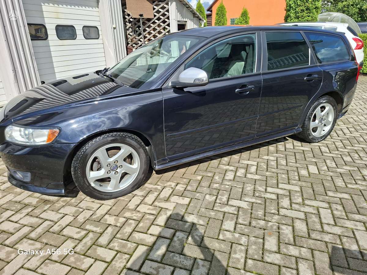Volvo V50 2010 — rear view