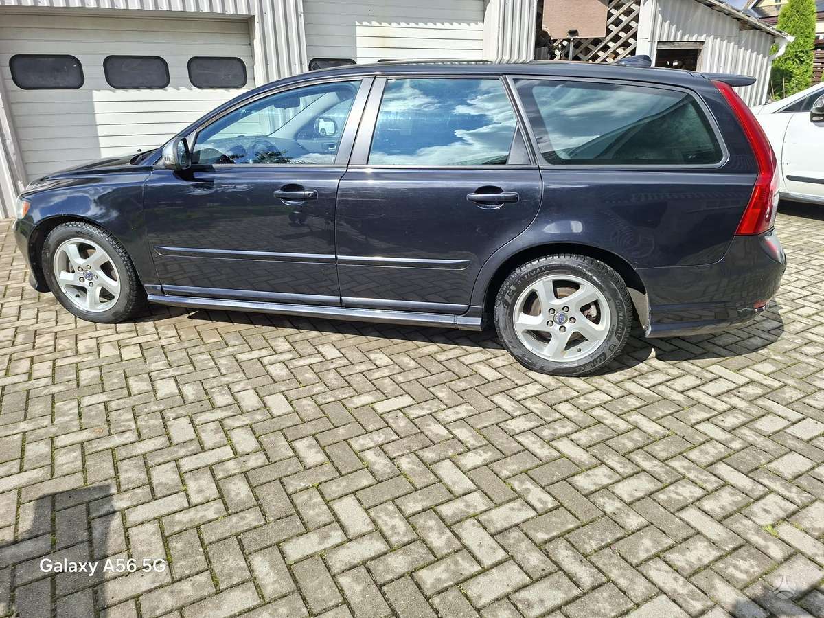 Volvo V50 2010 — engine 1560 cm³, 109 HP (80kW)
