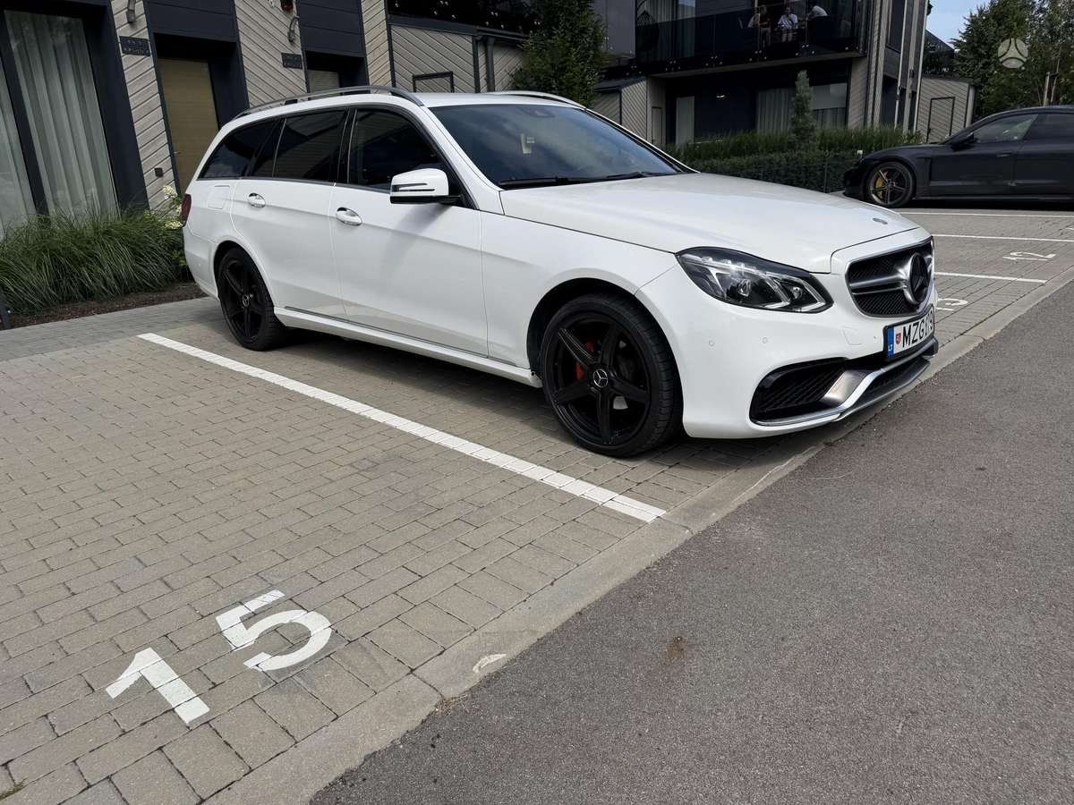 Mercedes-Benz E200 2014 — салон