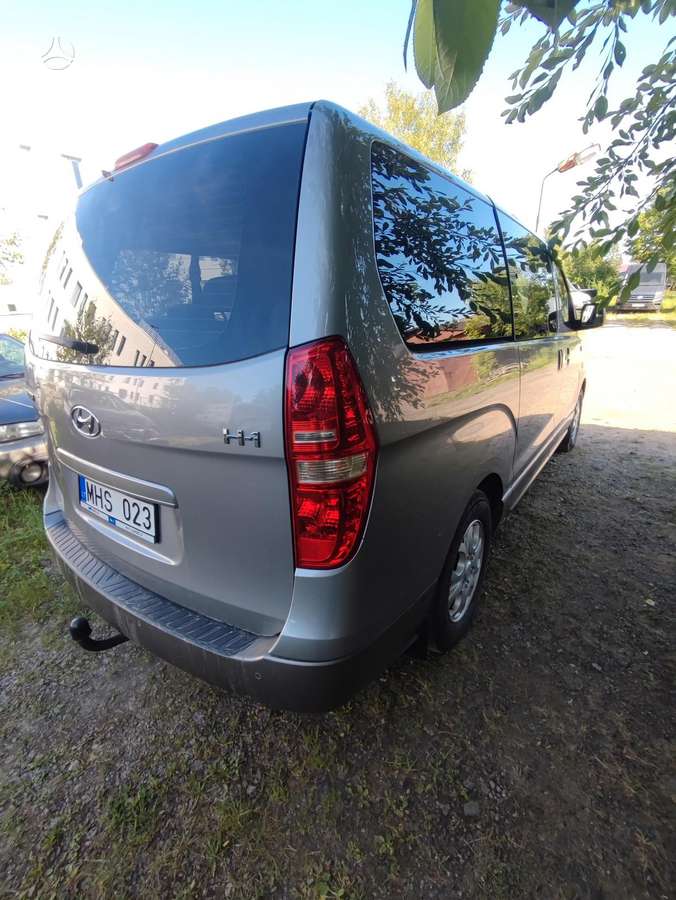 Hyundai H1 2011 — вигляд ззаду