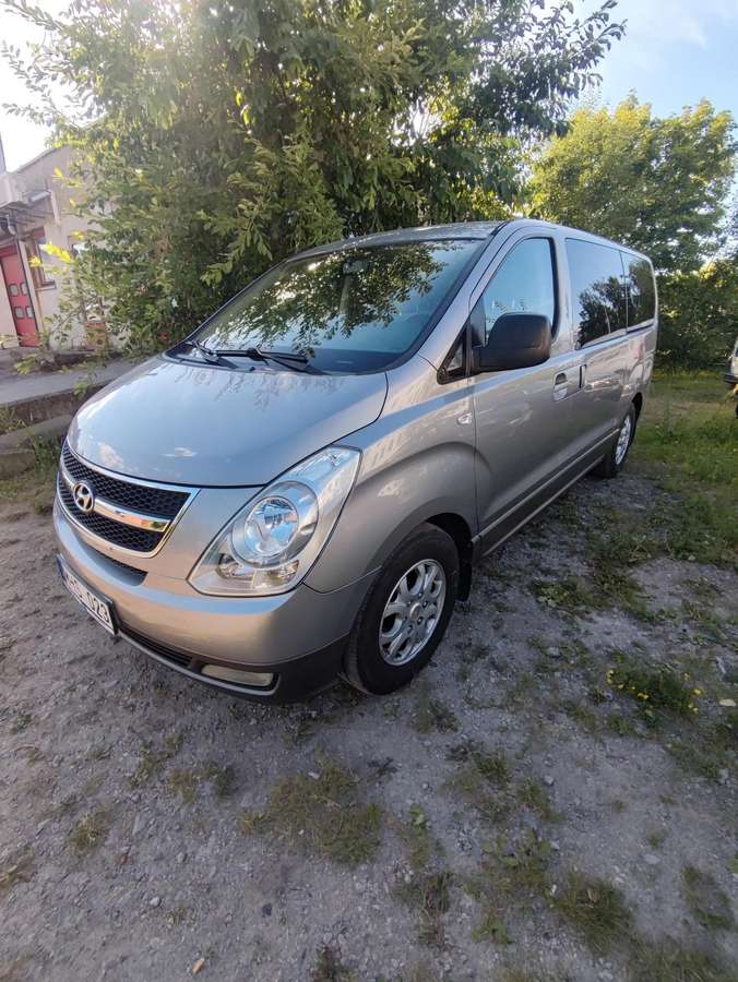 Hyundai H1 2011 — салон