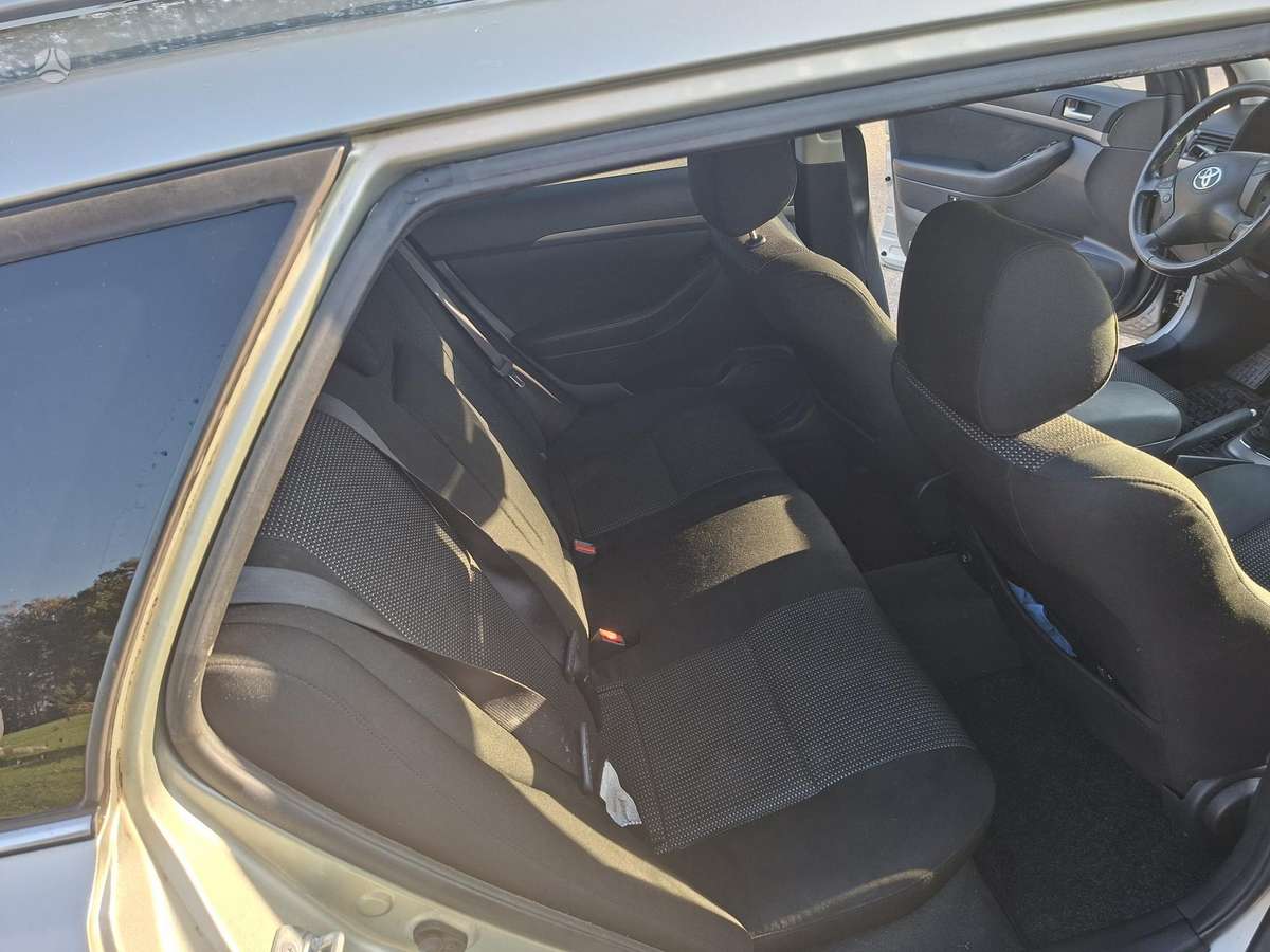 Toyota Avensis 2007 — вигляд ззаду