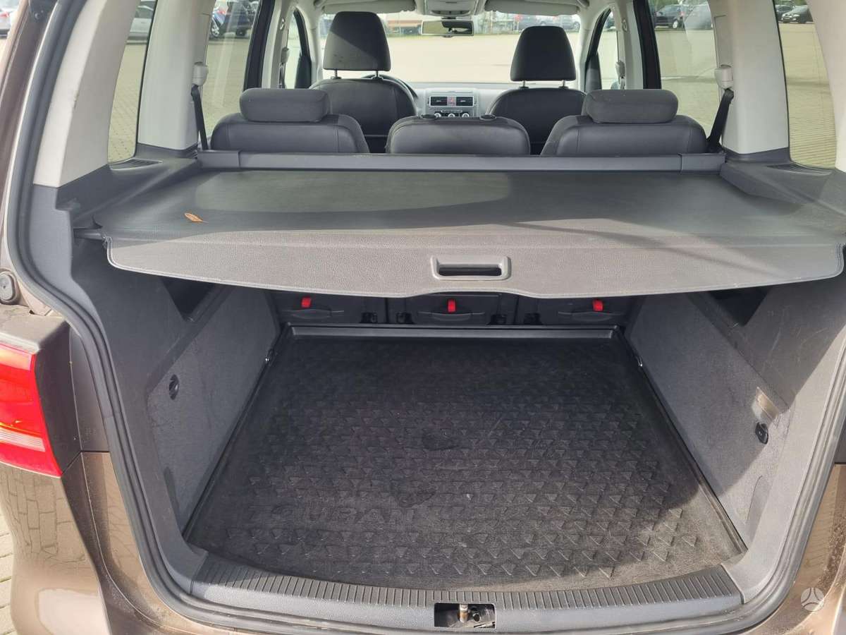 Volkswagen Touran 2011 — photo 12