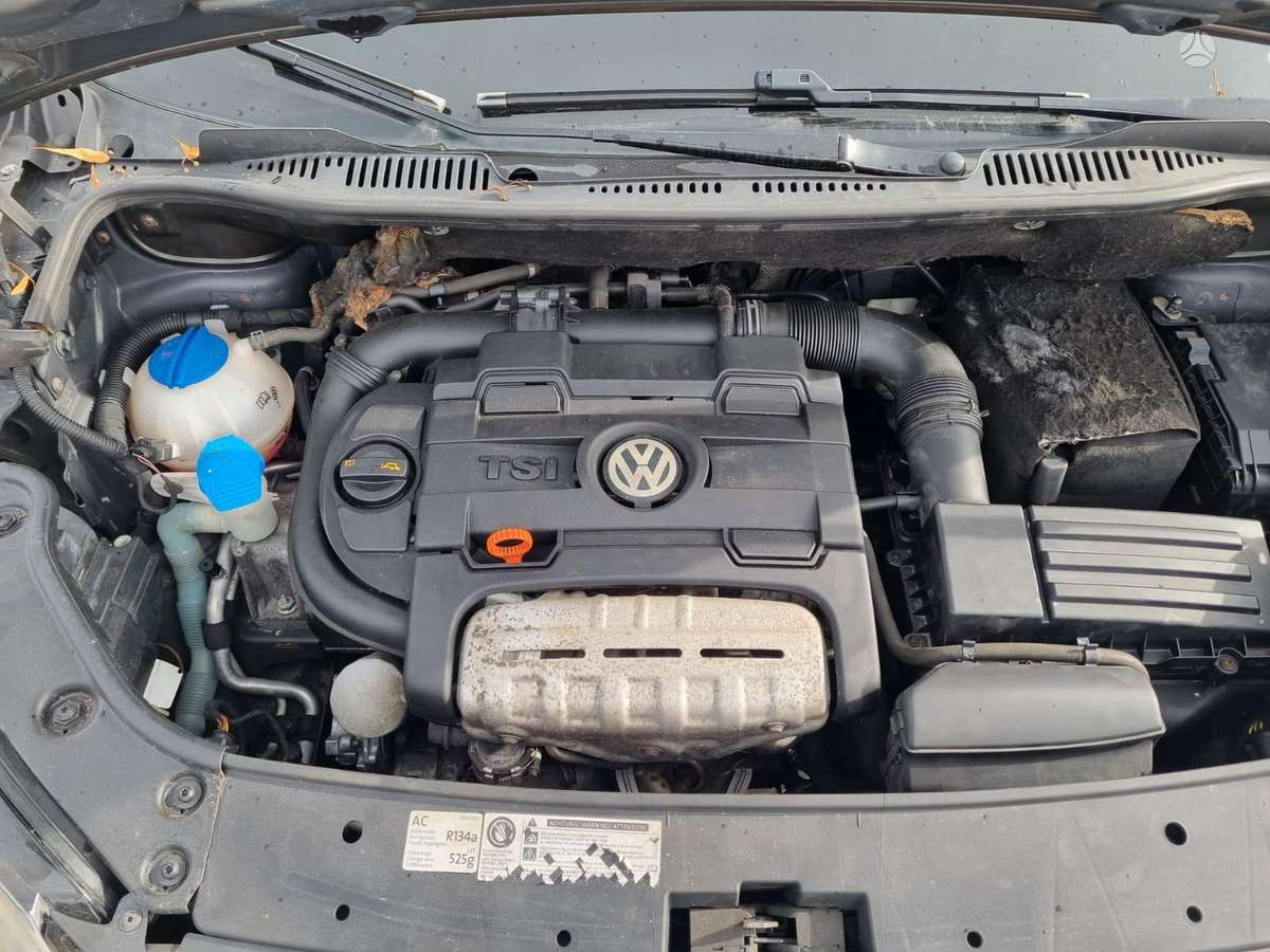 Volkswagen Touran 2011 — photo 14