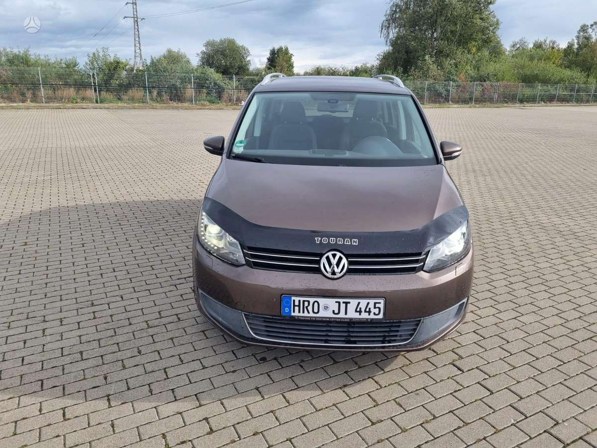 Volkswagen Touran 2011 — rear view