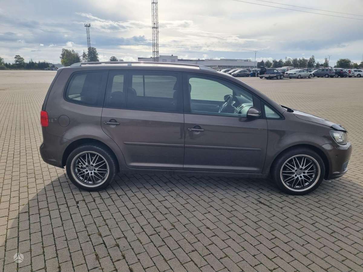 Volkswagen Touran 2011 — photo 7