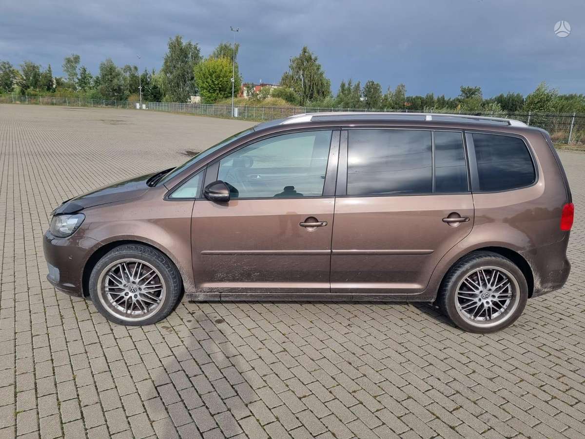 Volkswagen Touran 2011 — photo 8