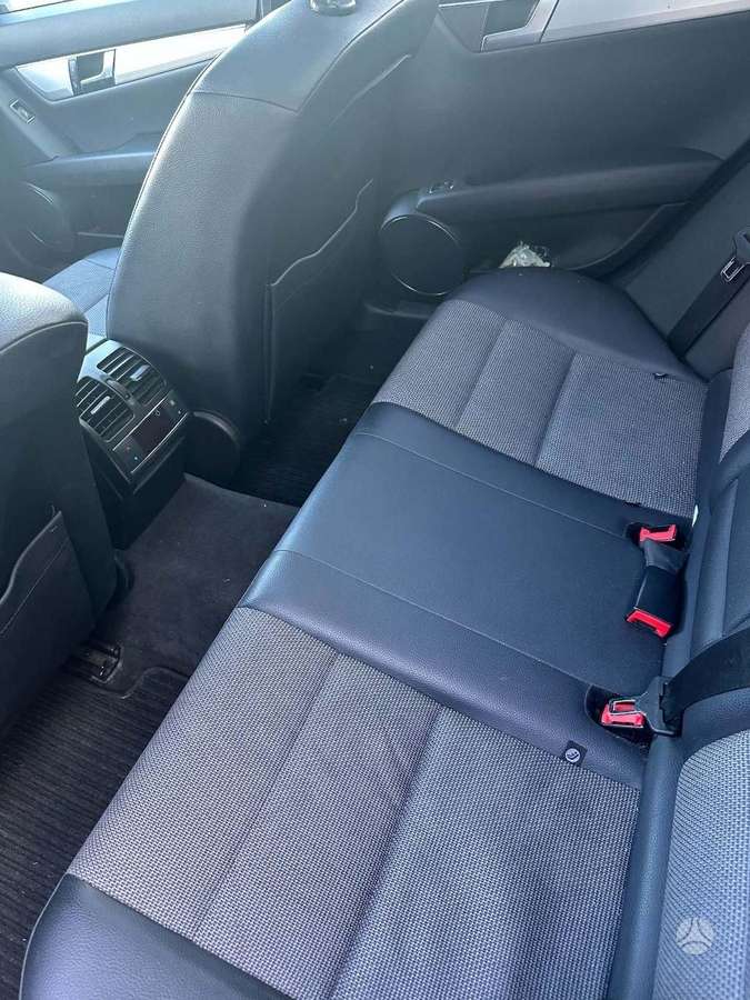 Mercedes-Benz C200 2011 — photo 14