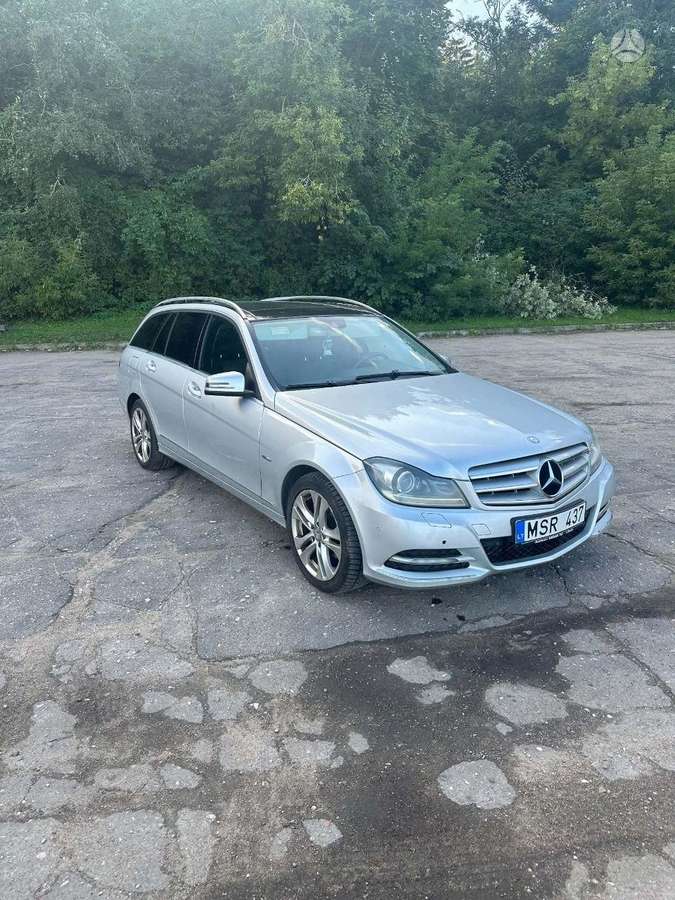Mercedes-Benz C200 2011 — rear view