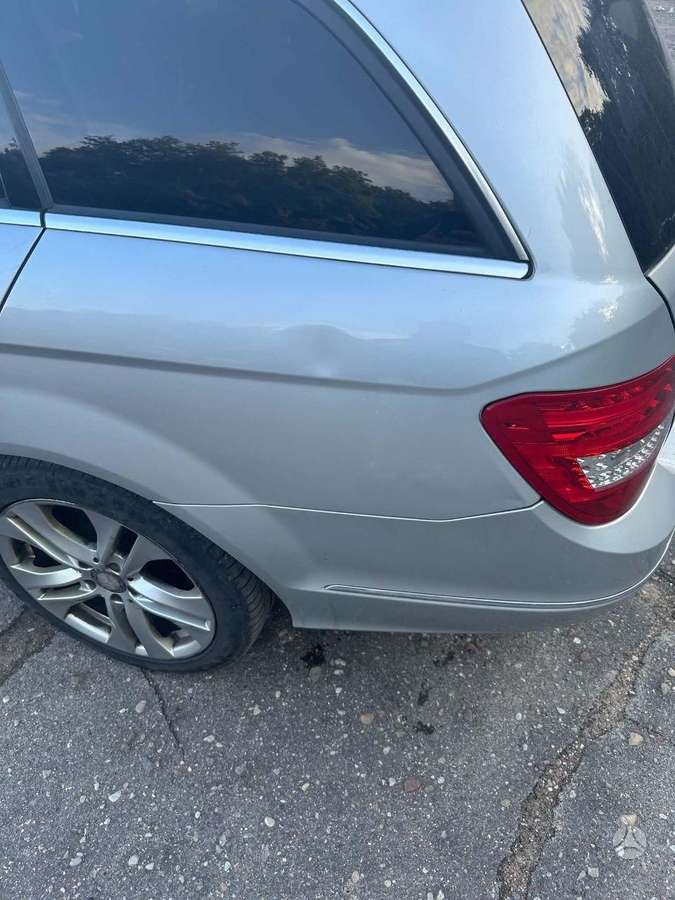 Mercedes-Benz C200 2011 — photo 5