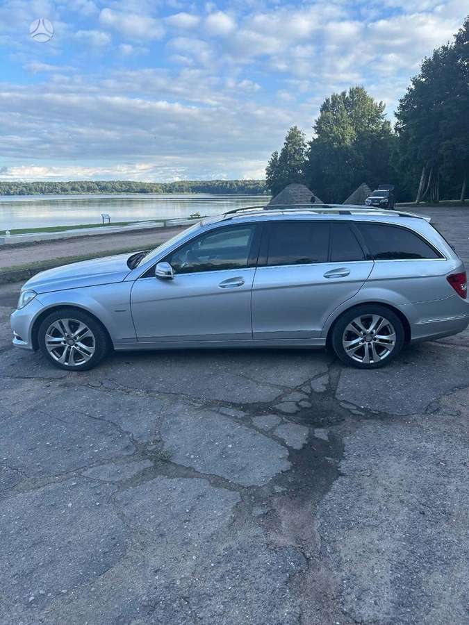 Mercedes-Benz C200 2011 — photo 7