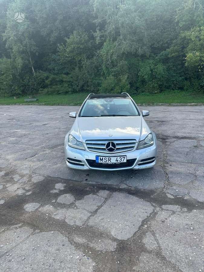Mercedes-Benz C200 2011 — photo 9