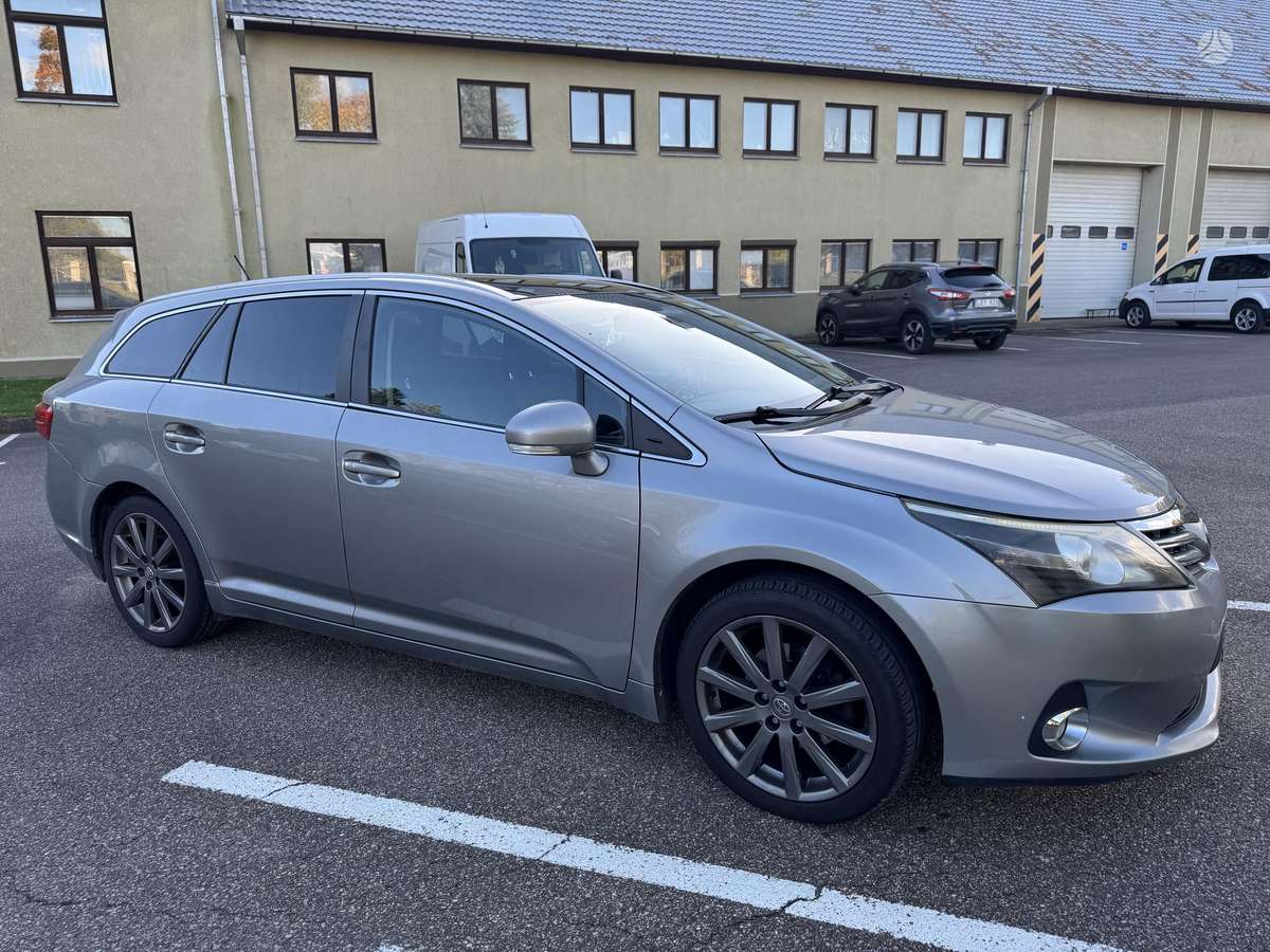 Toyota Avensis 2012 — двигун 1998 cm³, 124 HP (91kW)