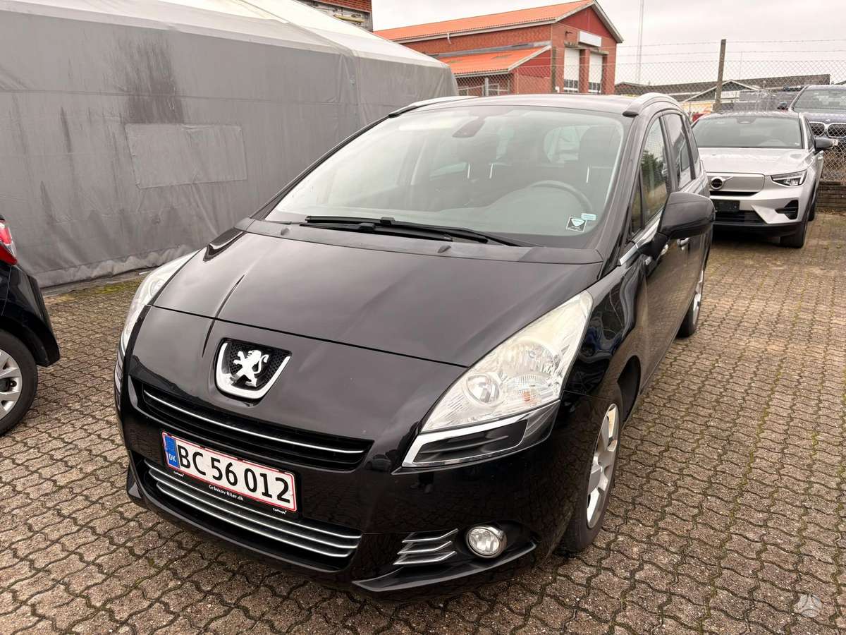 Peugeot 5008 2013 — вигляд ззаду
