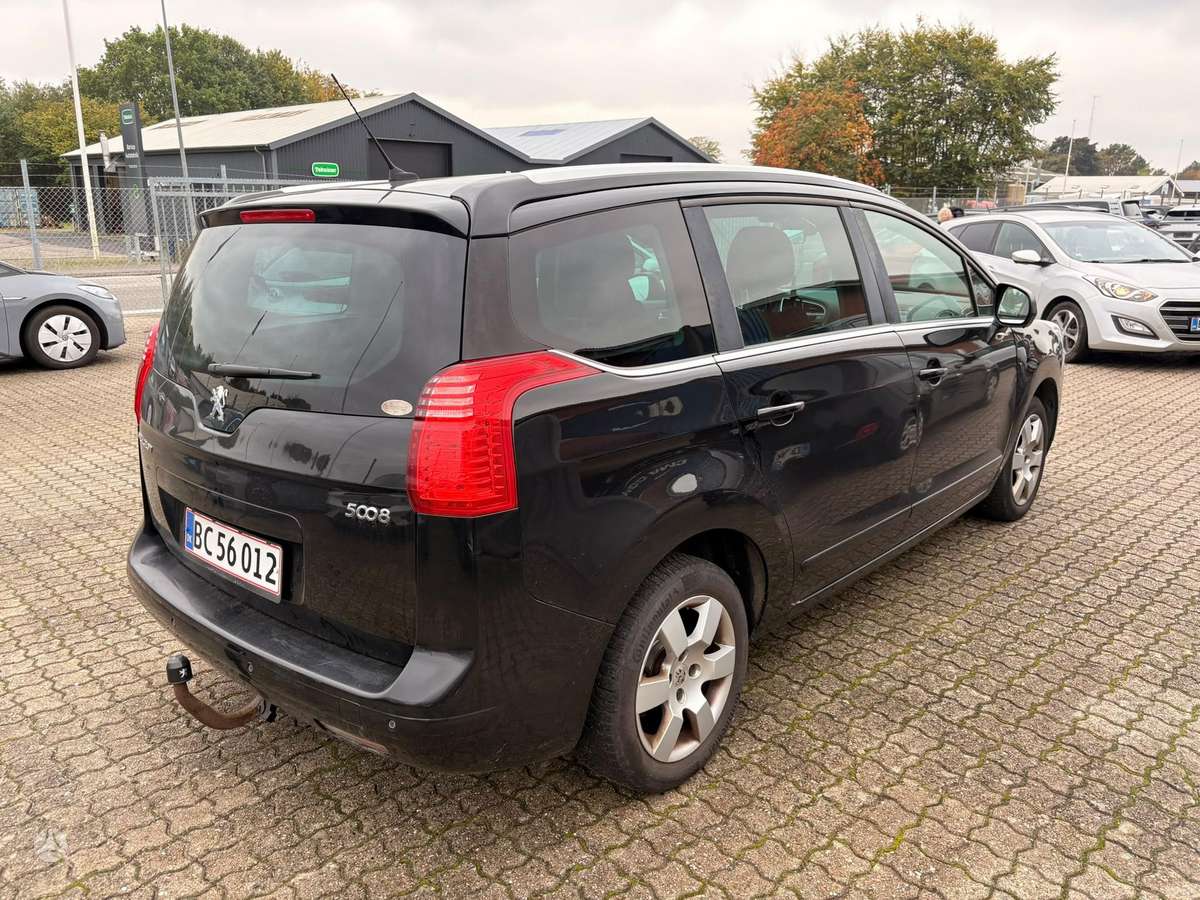 Peugeot 5008 2013 — двигун 1560 cm³, 116 HP (85kW)