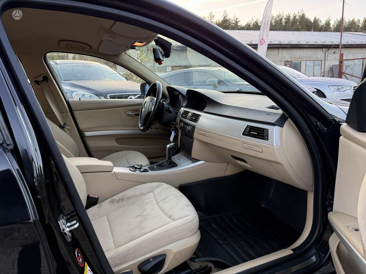 BMW 320 2009 — photo 6