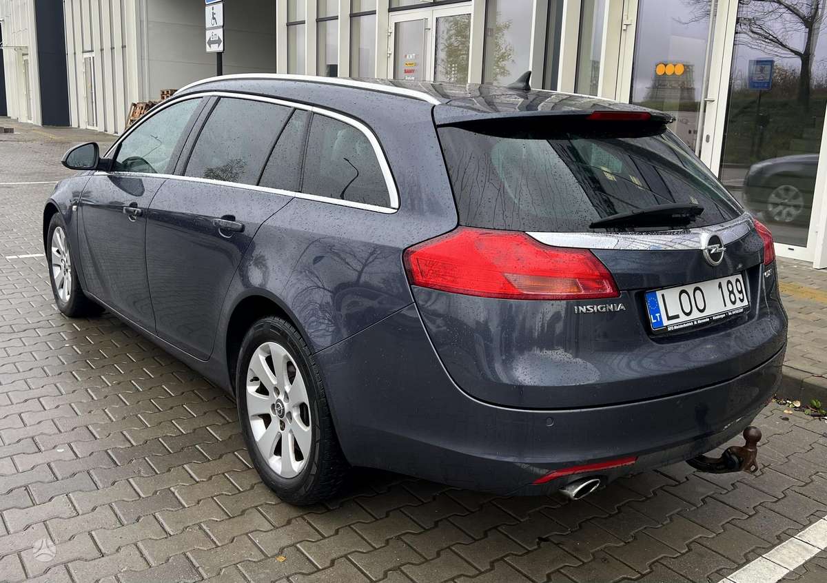 Opel Insignia 2010 — engine 2000 cm³, 160 HP (118kW)