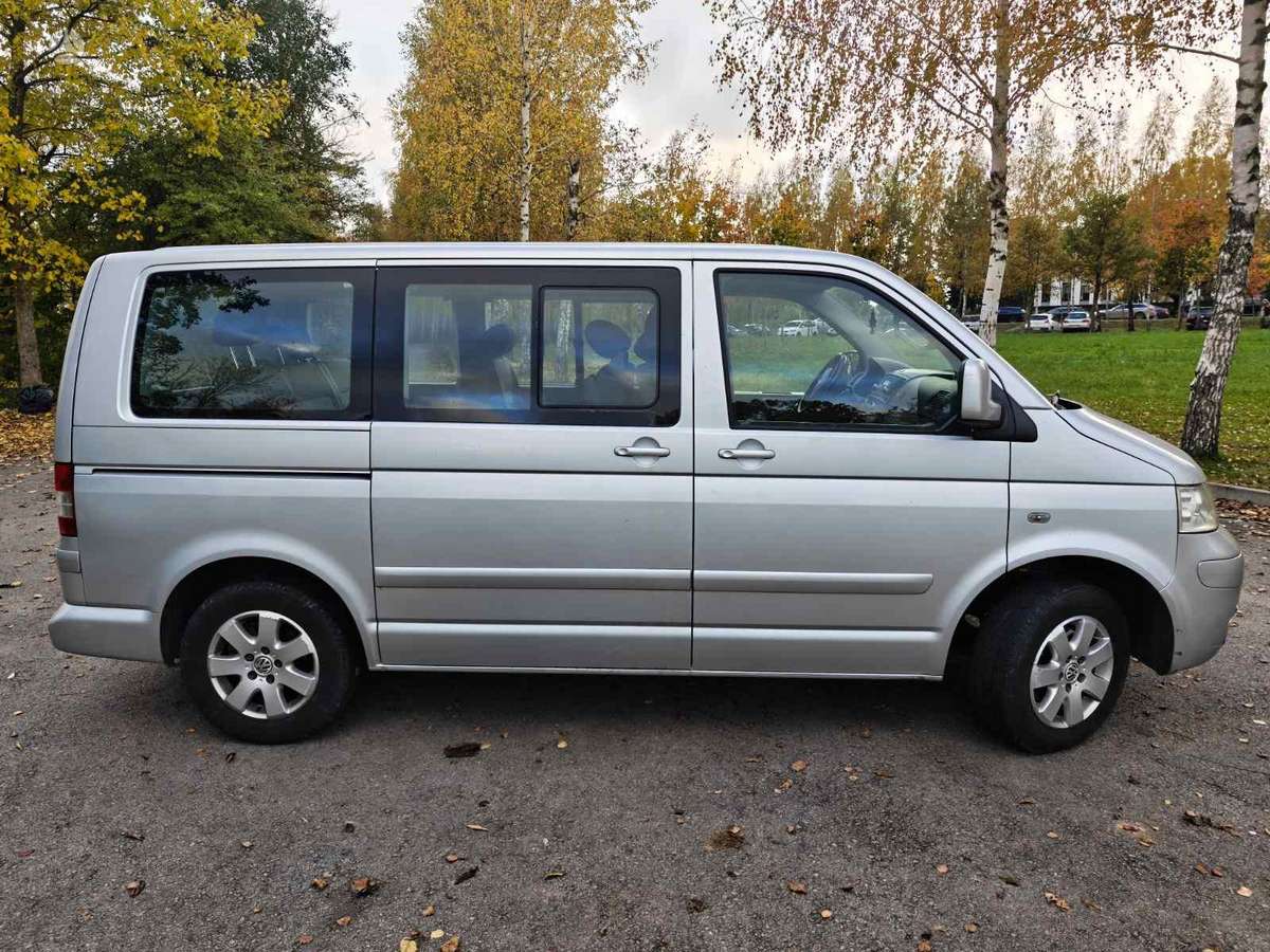 Volkswagen Multivan 2008 — салон
