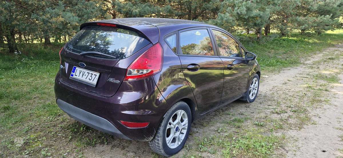 Ford Fiesta 2009 — interior