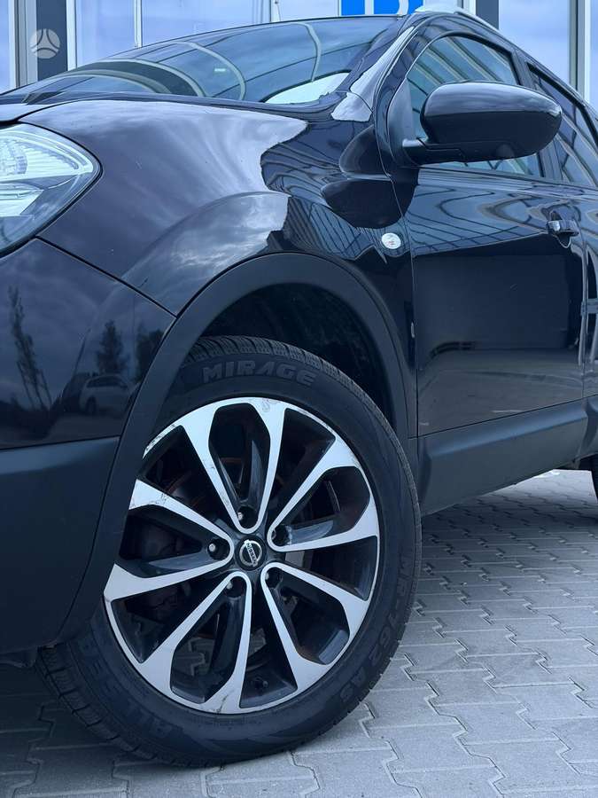Nissan Qashqai 2012 — interior
