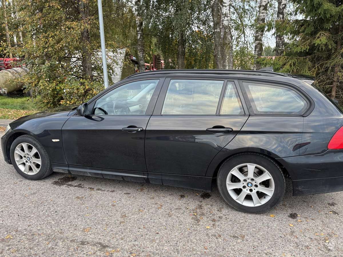 BMW 318 2011 — engine 1995 cm³, 143 HP (105kW)