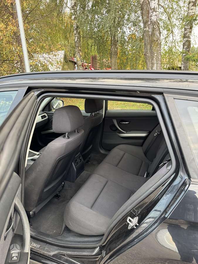 BMW 318 2011 — photo 6