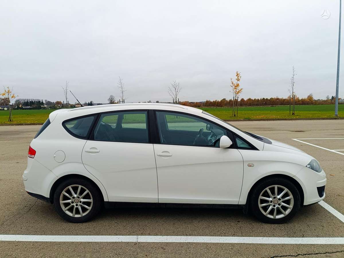 Seat Altea 2010 — салон