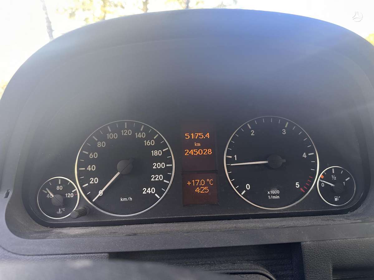 Mercedes-Benz A180 2005 — photo 13