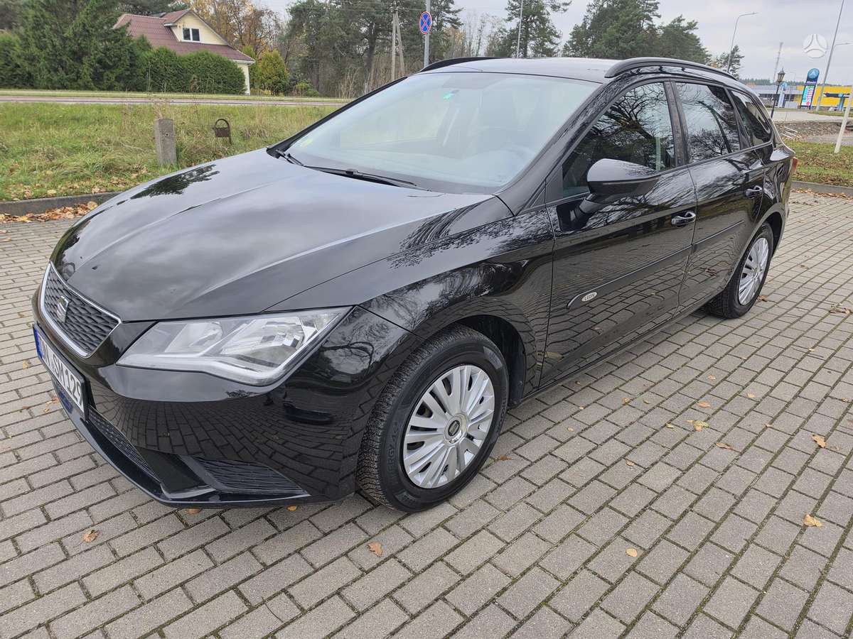 Seat Leon 2015 — rear view