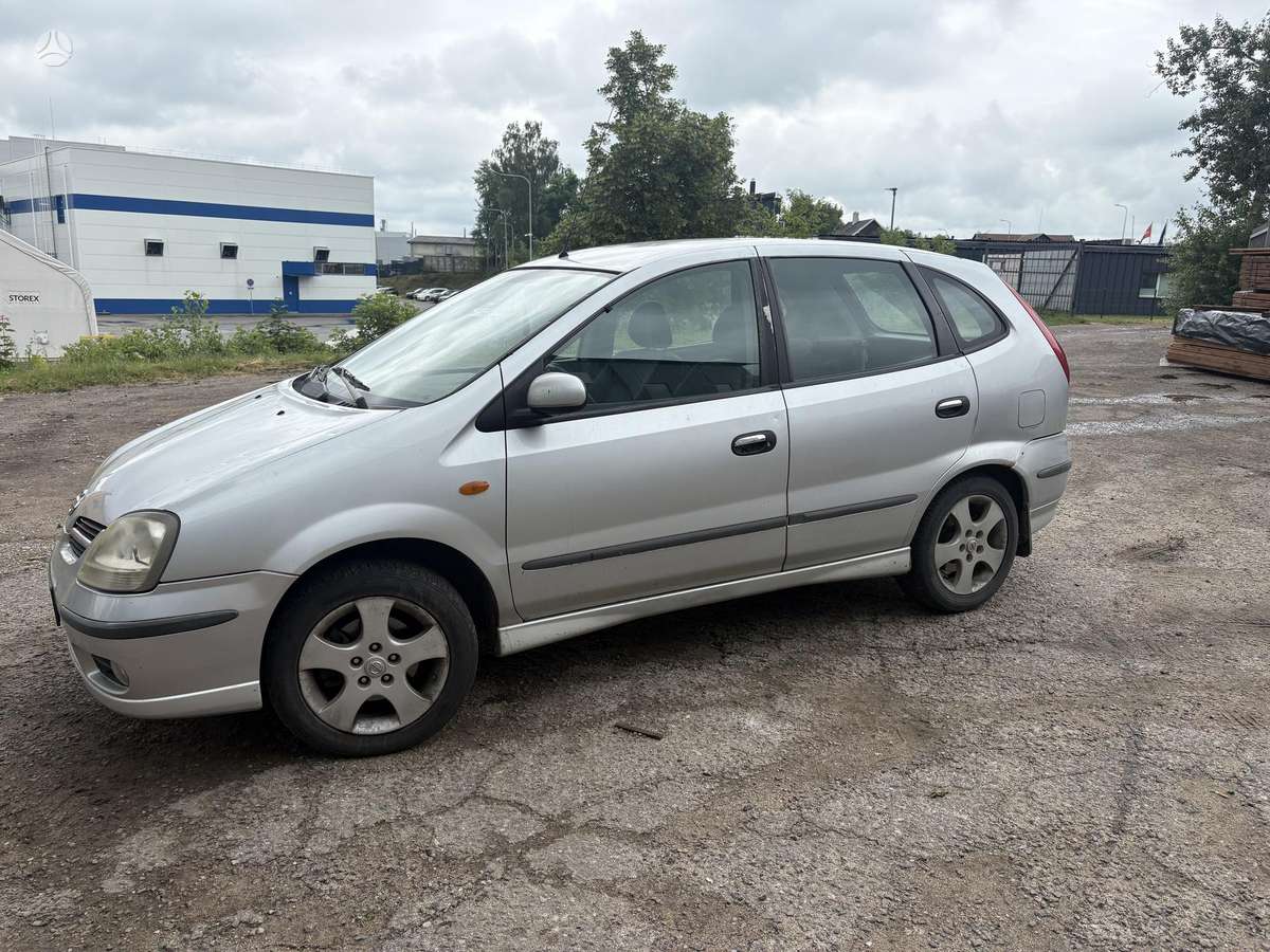 Nissan Almera 2005 — interior