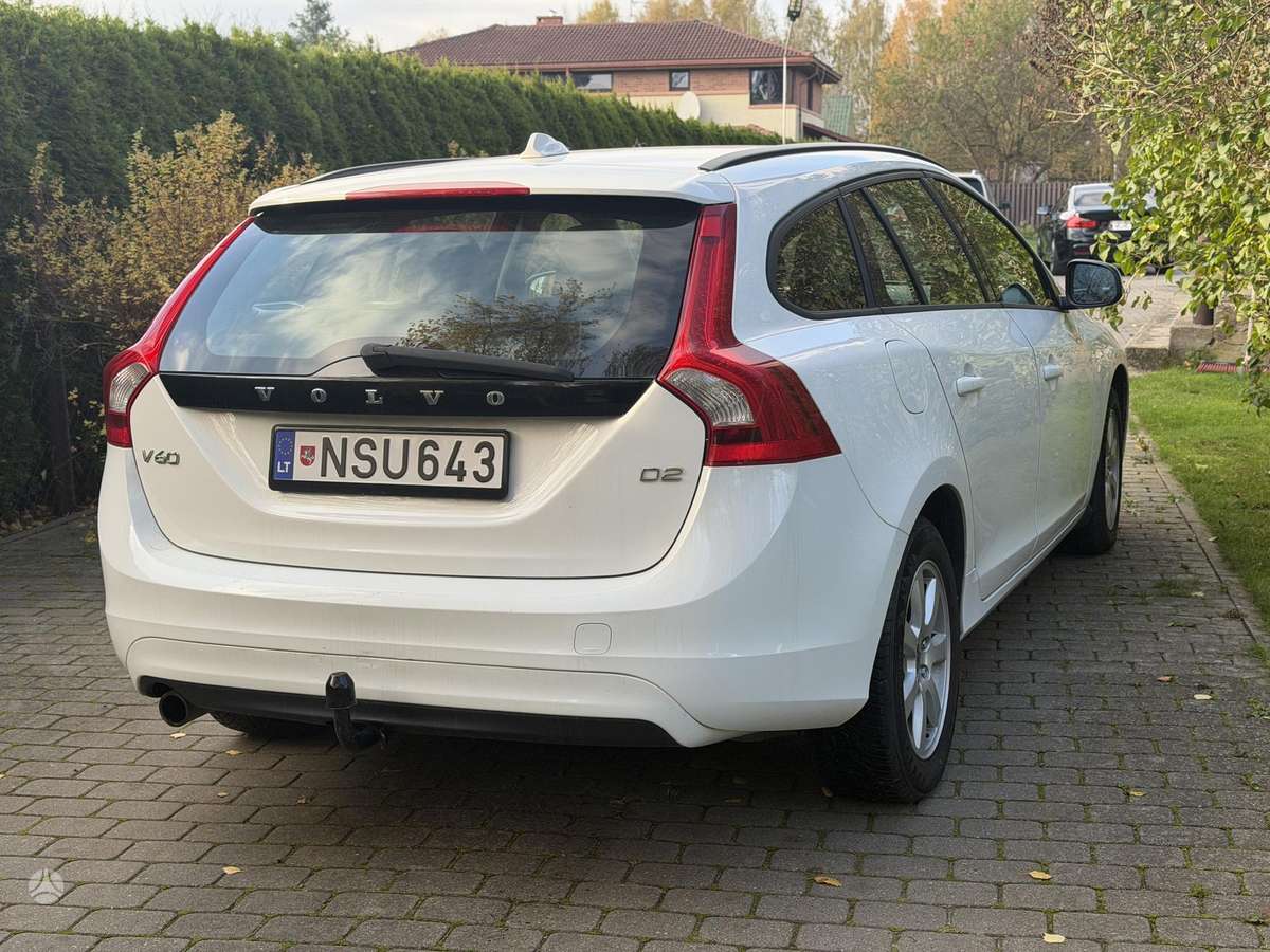 Volvo V60 2014 — interior