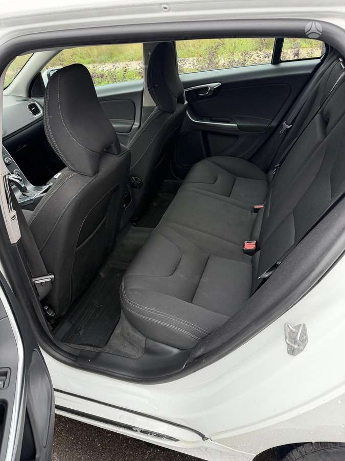 Volvo V60 2014 — photo 8