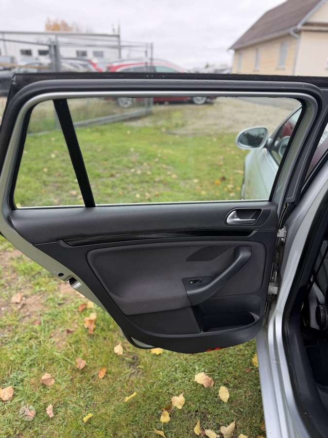 Volkswagen Golf 2010 — photo 19