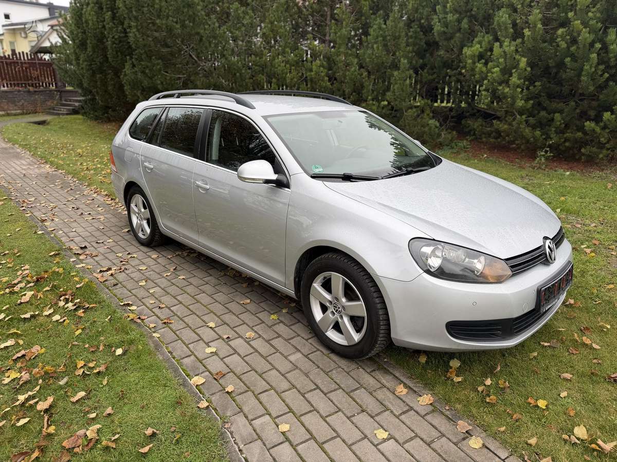 Volkswagen Golf 2010 — rear view