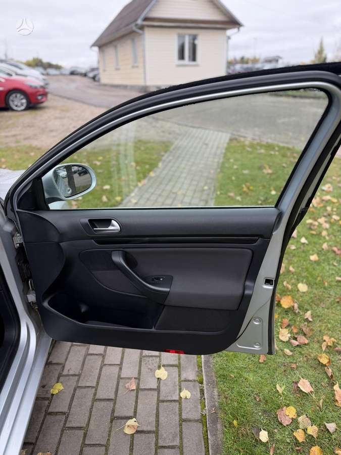 Volkswagen Golf 2010 — photo 21