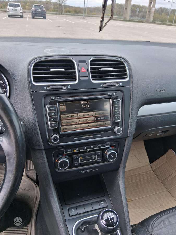 Volkswagen Golf 2010 — photo 12