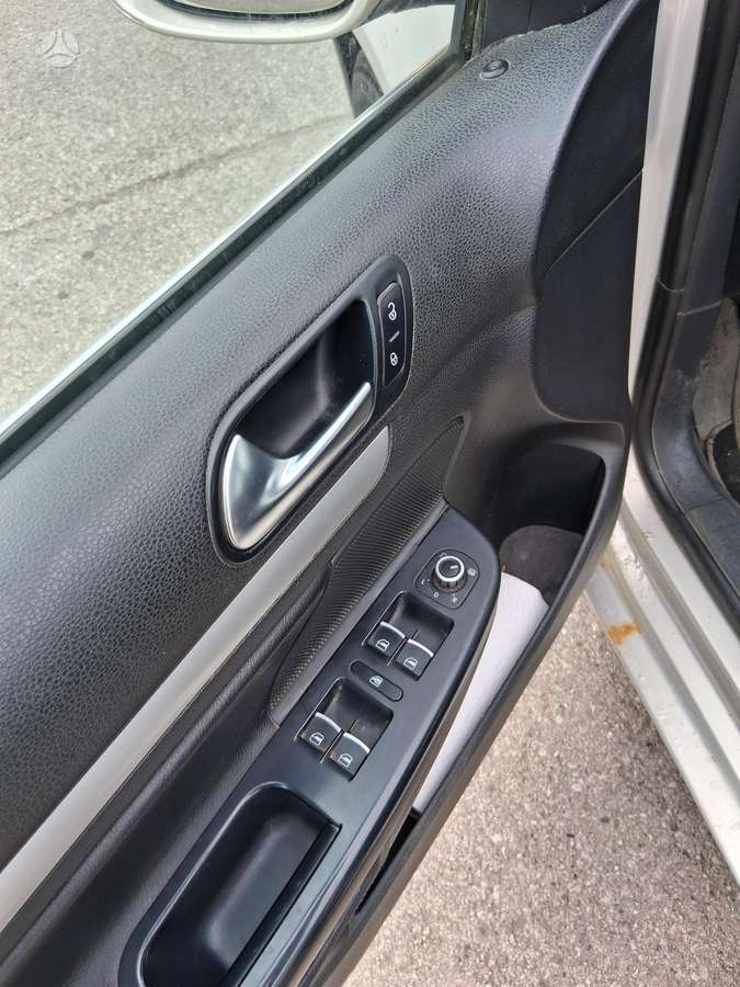 Volkswagen Golf 2010 — photo 13