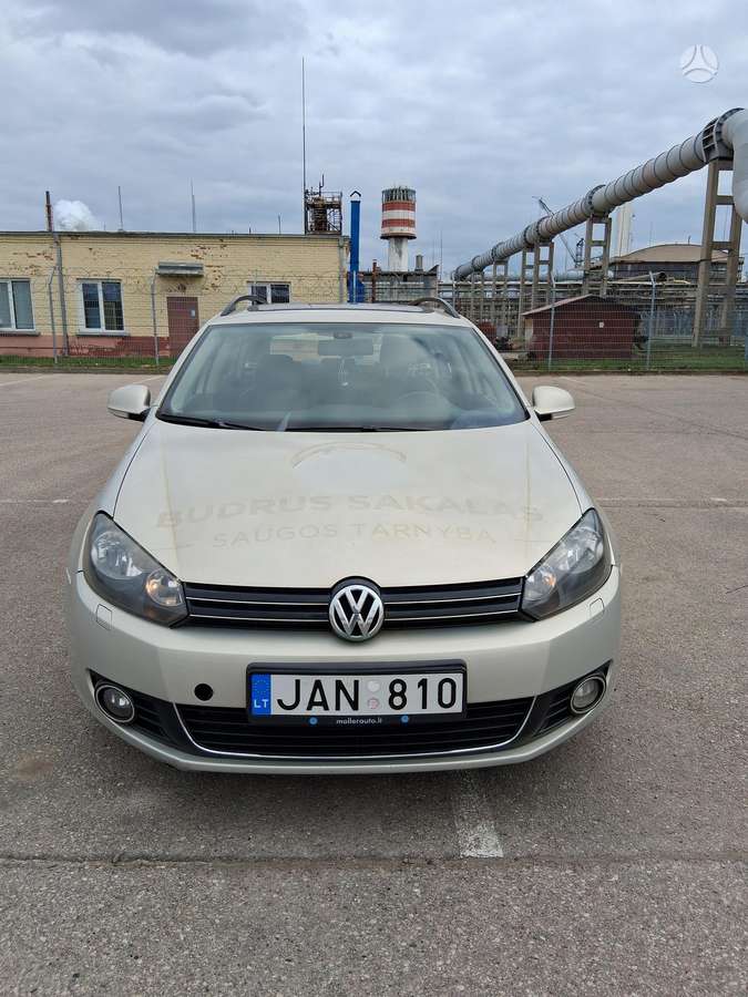 Volkswagen Golf 2010 — rear view