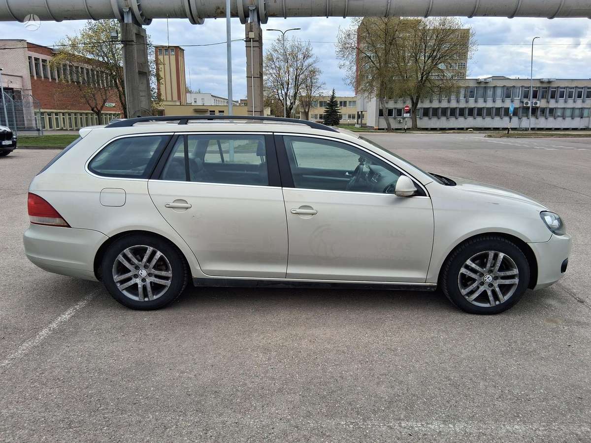 Volkswagen Golf 2010 — engine 1598 cm³, 105 HP (77kW)