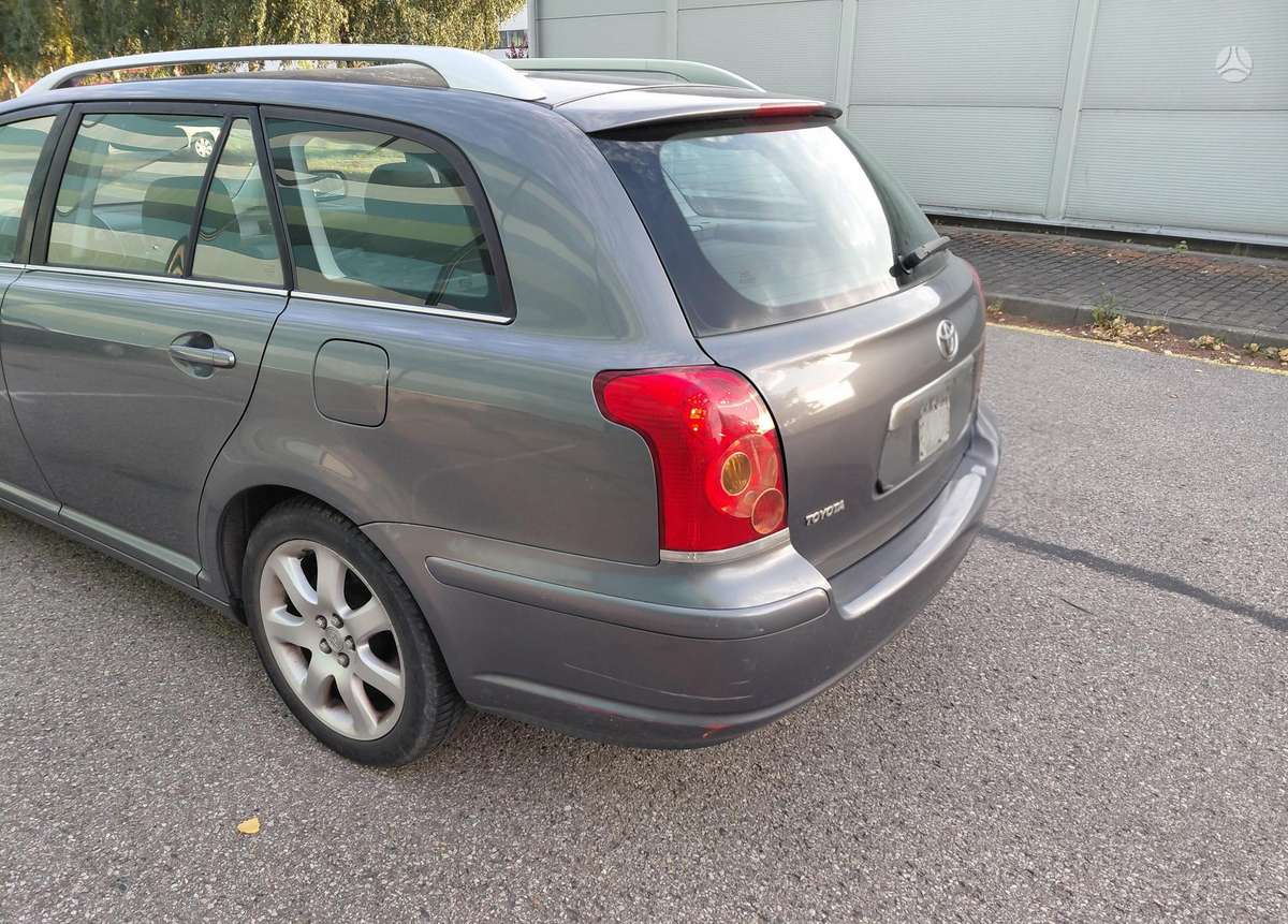 Toyota Avensis 2004 — двигун 1998 cm³, 147 HP (108kW)