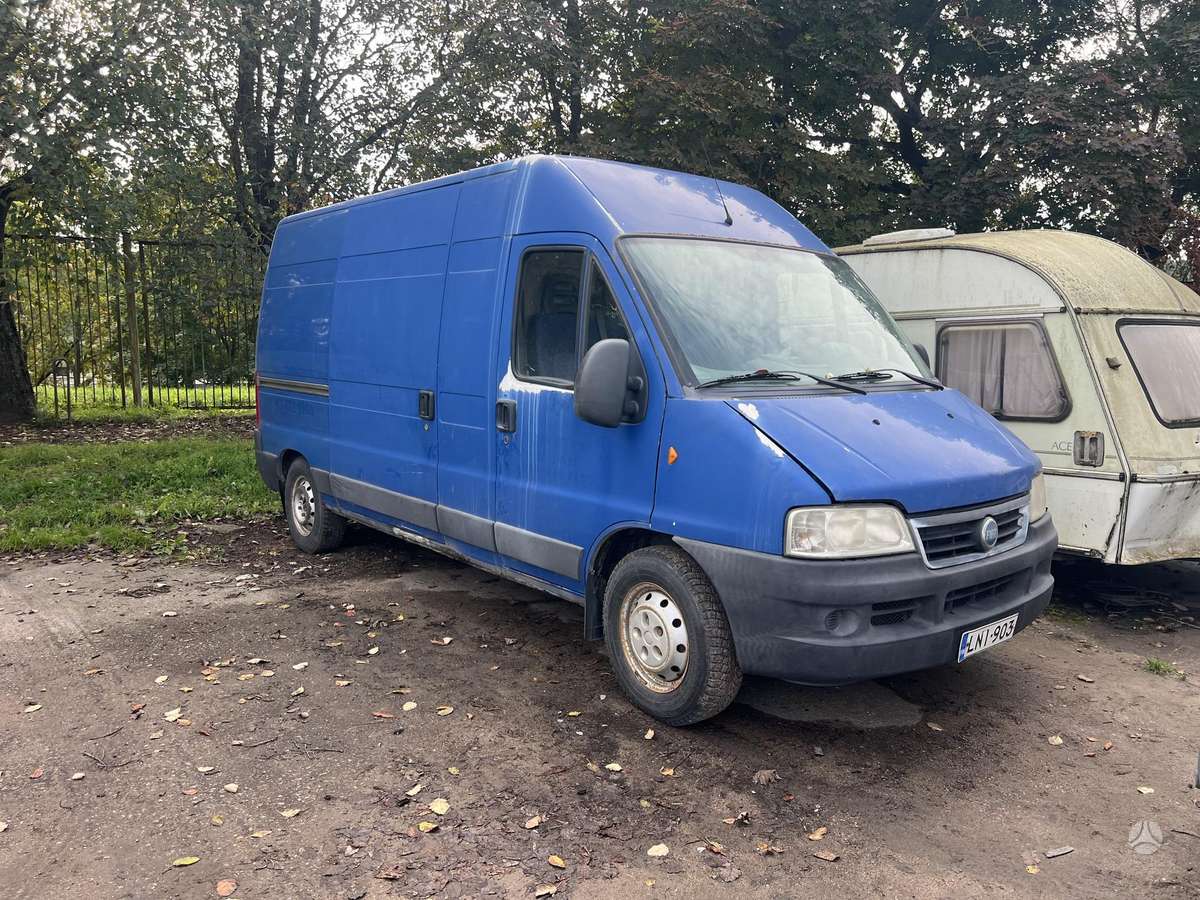 Fiat Ducato 2005 — rear view